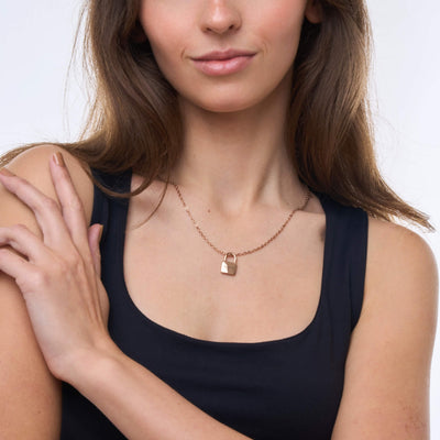 عقد قفل مخصص