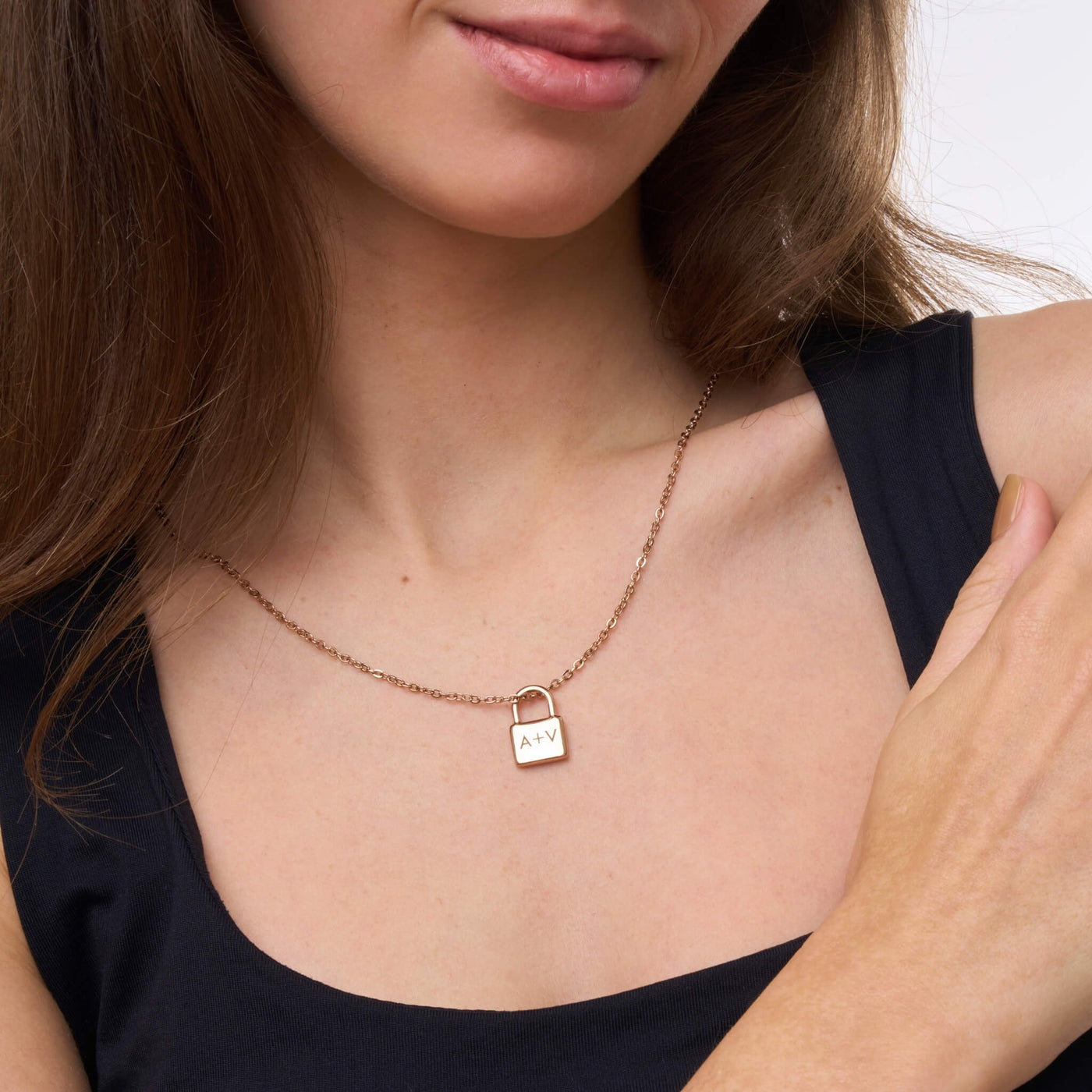 عقد قفل مخصص