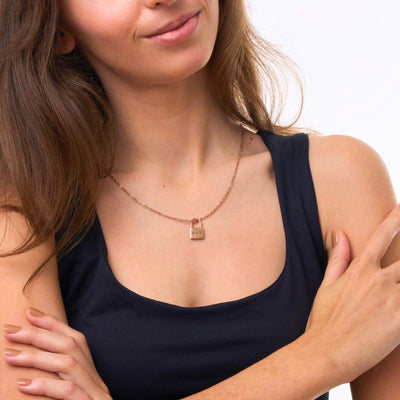 عقد قفل مخصص