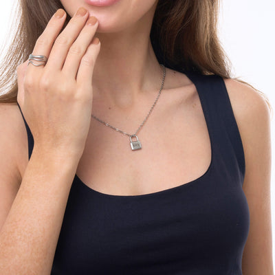 عقد قفل مخصص