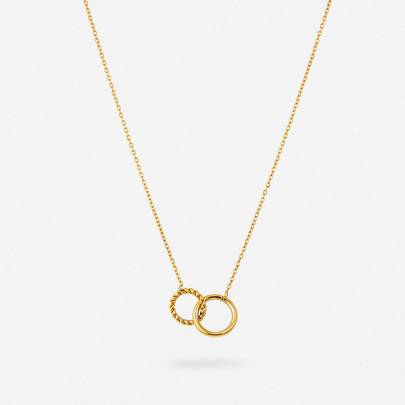 قلادة الحلقات المزدوجة